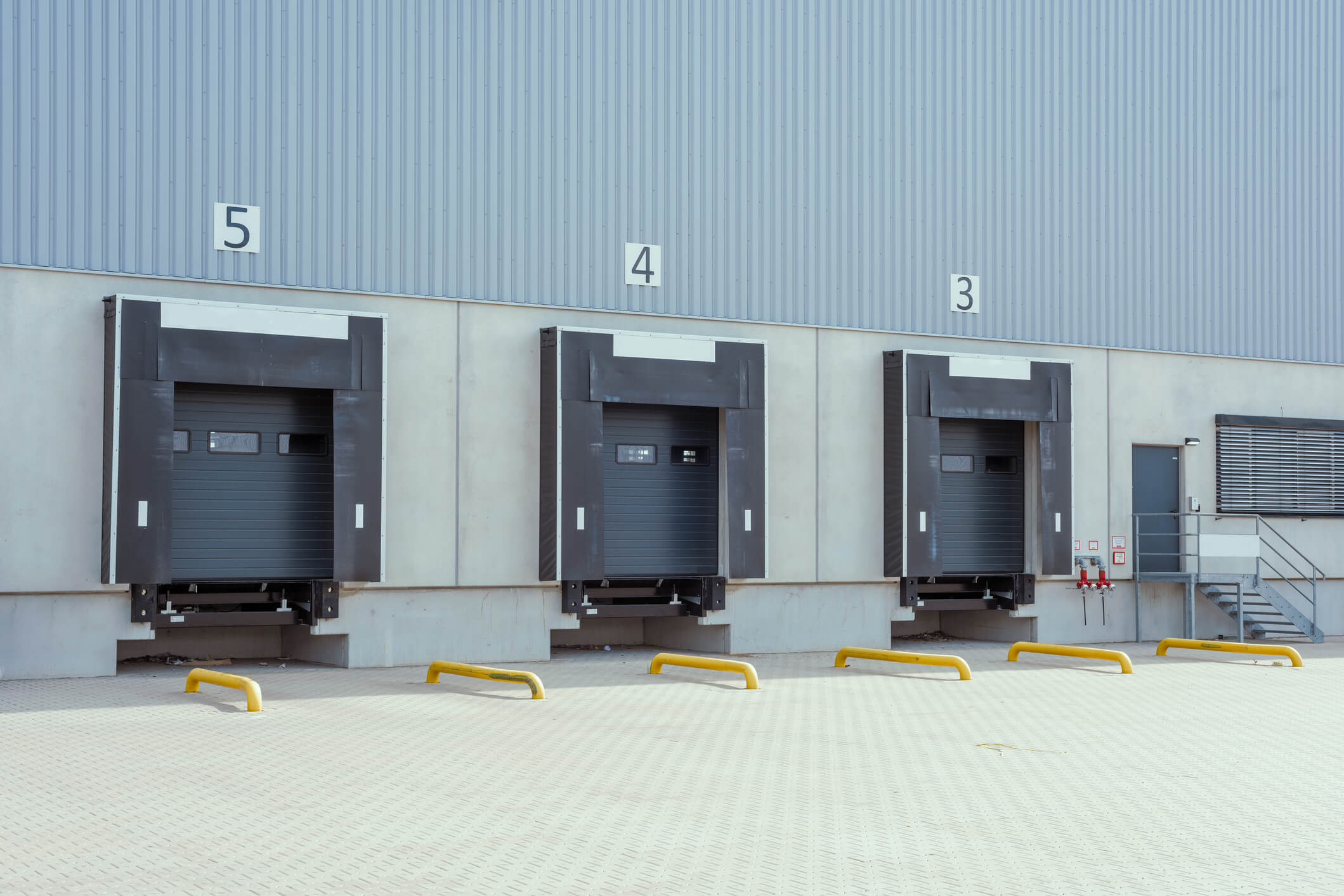 Czym powinna charakteryzować się wysokiej jakości rampa przeładunkowa?